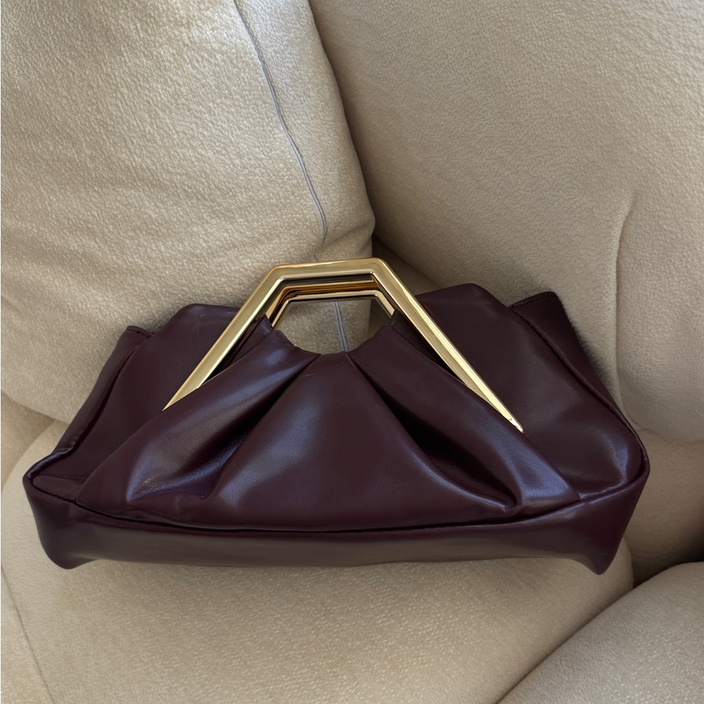 Elegant  Leather Handbag with Gold Accents
